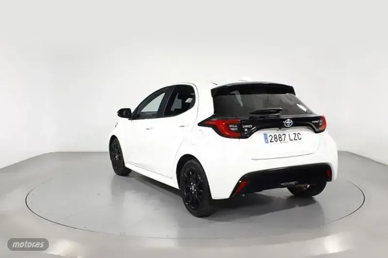 Usado Toyota Yaris Style 116 CV (85 kW) 2022 Blanco Utilitario