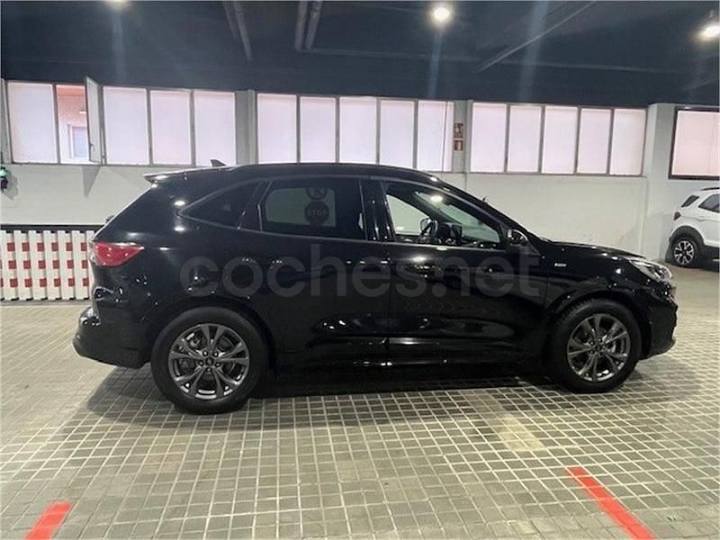 Usado Ford Kuga Titanium 120 CV (88 kW) 2022 Negro SUV