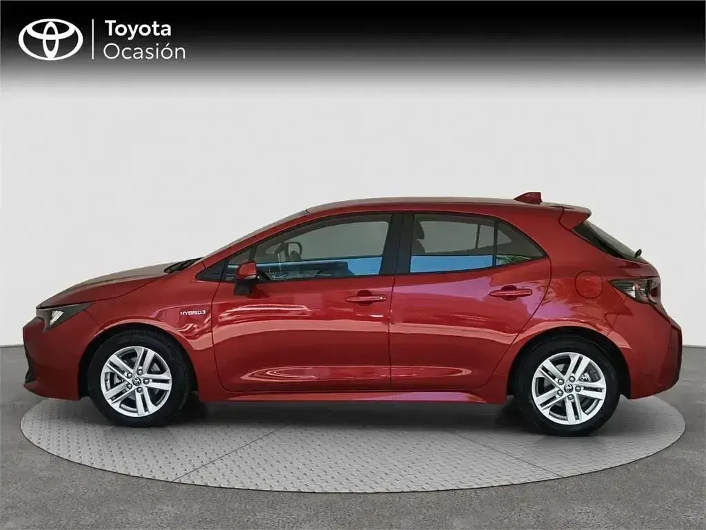 Usado Toyota Corolla Active 122 CV (89 kW) 2021 Rojo Monovolumen