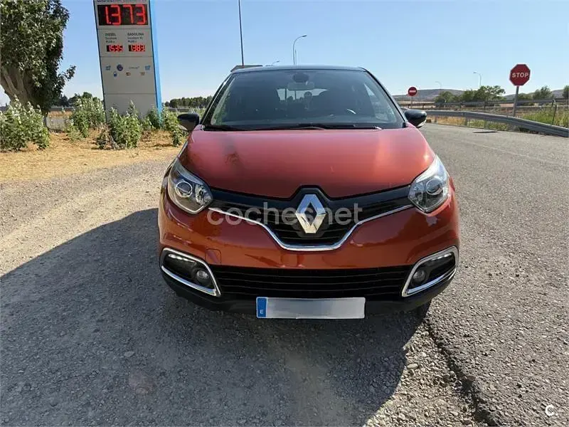 Usado Renault Captur Zen 120 CV (88 kW) 2015 Naranja SUV
