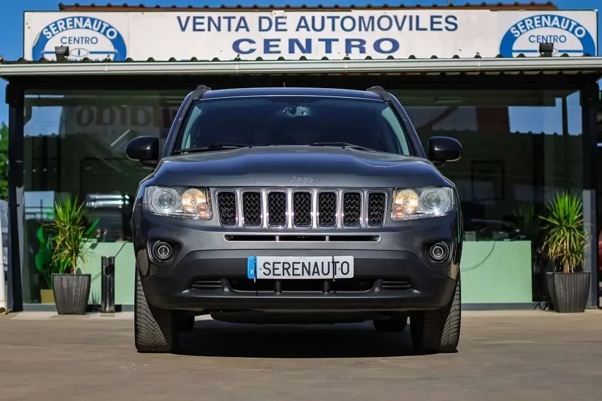 Usado Jeep Compass Limited 136 CV (100 kW) 2012 Gris SUV