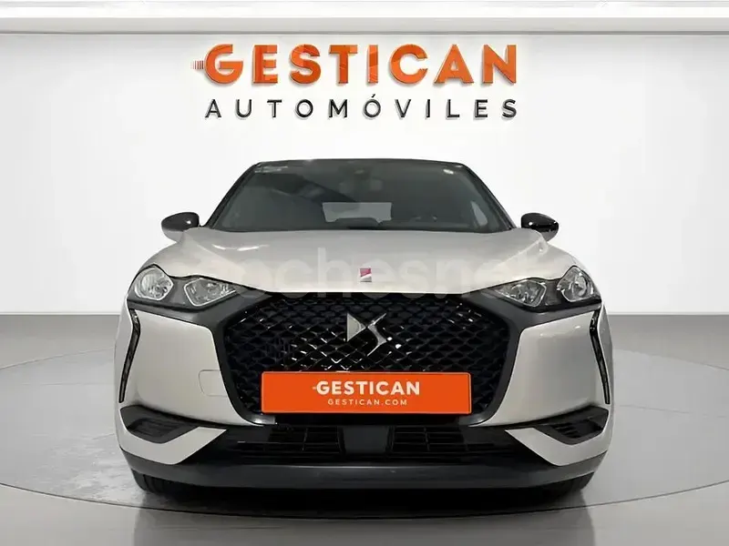 Usado DS Automobiles DS3 Crossback Performance 130 CV (95 kW) 2023 Gris / plata SUV