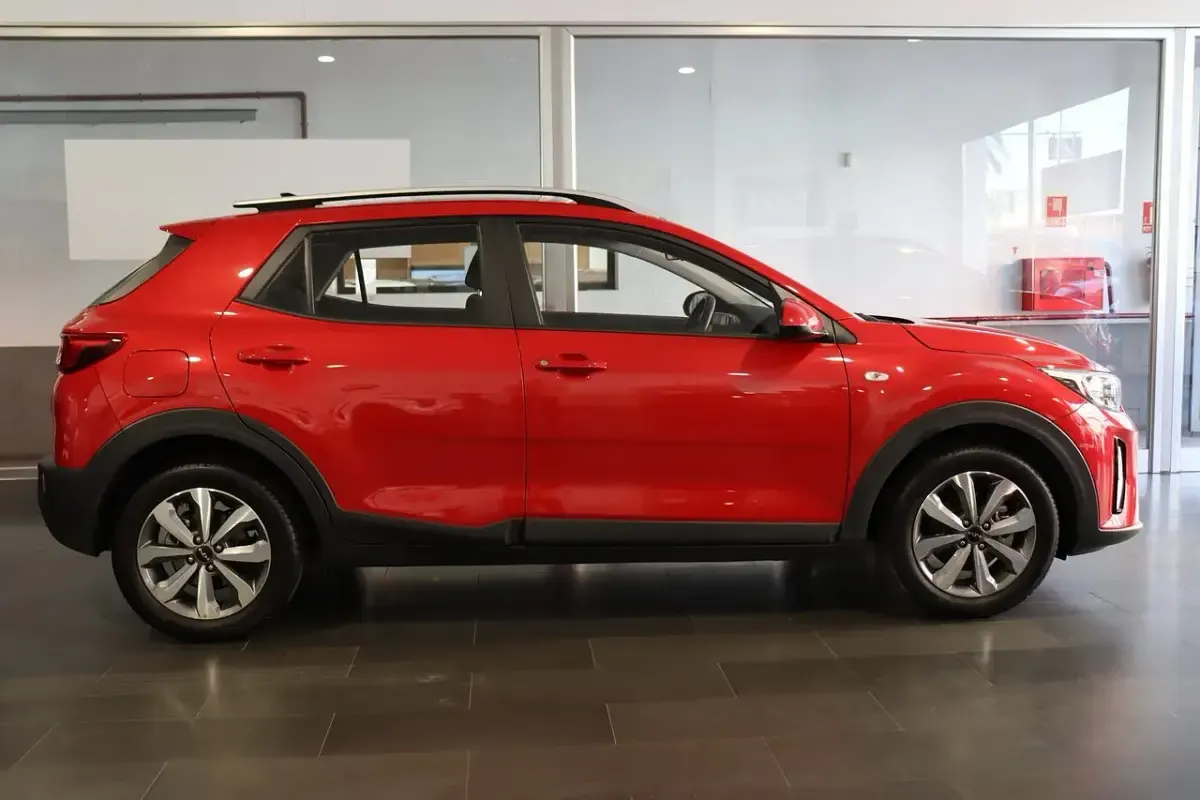 Nuevo Kia Stonic 100 CV (73 kW) 2025 Rojo SUV