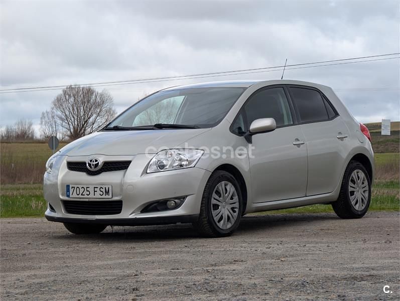 Usado Toyota Auris Luna 126 CV (92 kW) 2007 Gris / plata Utilitario