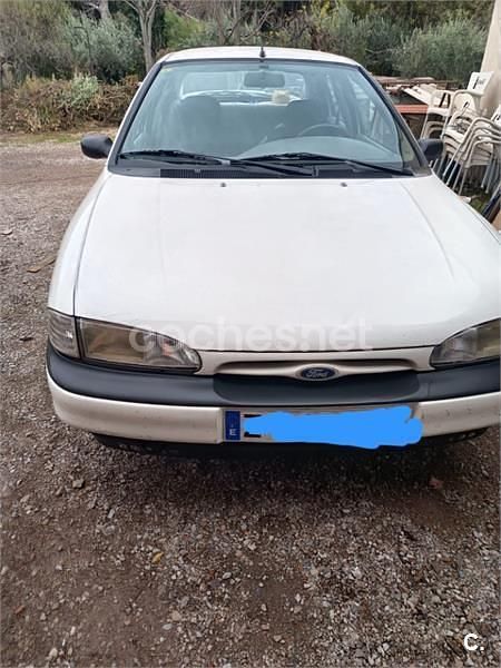 Usado Ford Mondeo Ghia 136 CV (100 kW) 1993 Blanco Familiar