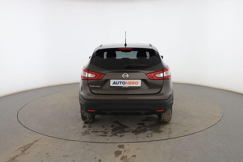 Usado Nissan Qashqai Tekna 163 CV (119 kW) 2015 Marrón SUV