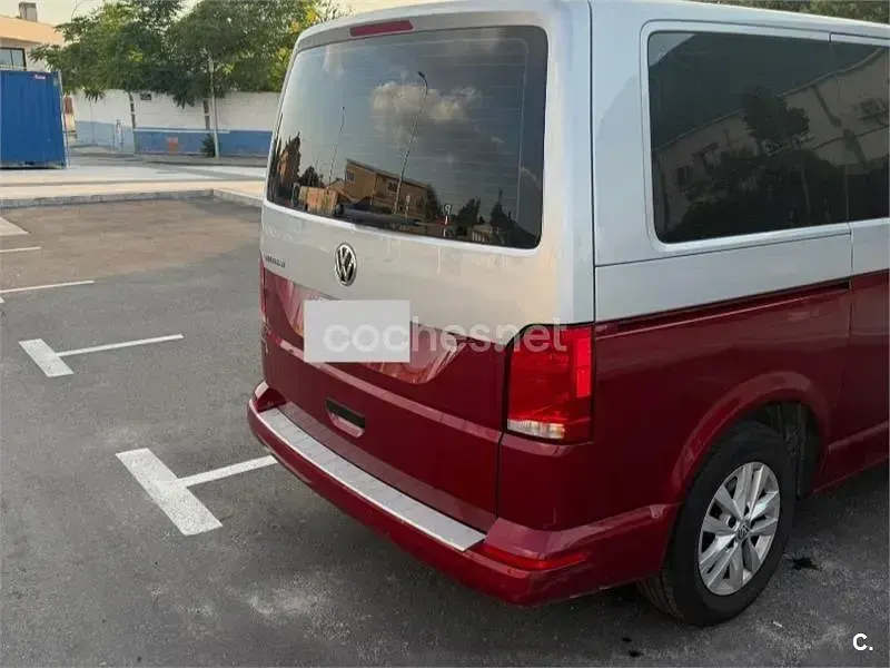 Usado VW Multivan 150 CV (110 kW) 2021 Rojo Monovolumen