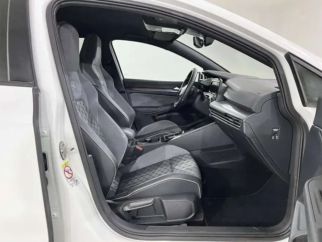 Usado VW Golf VIII R-line 150 CV (110 kW) 2024 Blanco Utilitario