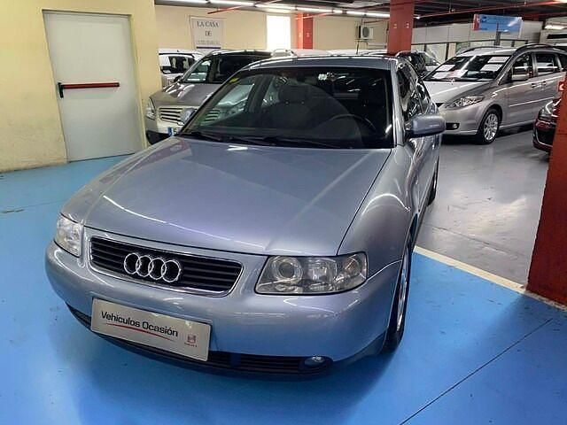 Usado Audi A3 Ambiente 102 HP (75 kW) 2003 Azul Citadino