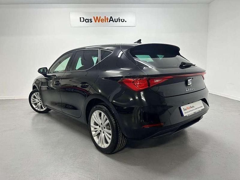 Usado Seat Leon Style 116 CV (85 kW) 2025 Negro Utilitario