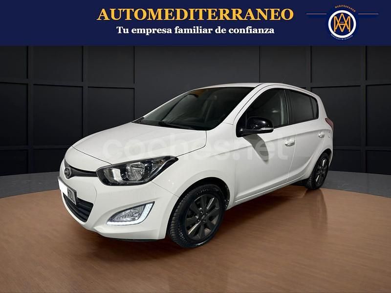Blanco Usado 2014 Hyundai i20 Utilitario | 8490 € (Un poco caro) - Imagen 1/4