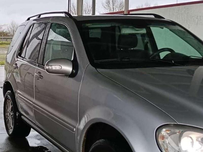 Usado Mercedes ML320 250 CV (183 kW) 2004 Gris SUV