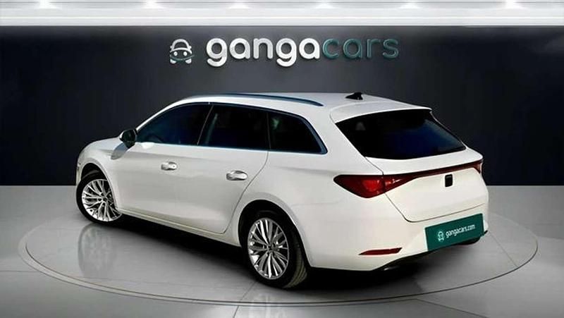 Używany Seat Leon XCELLENCE 204 KM (150 kW) 2022 Biały Hatchback