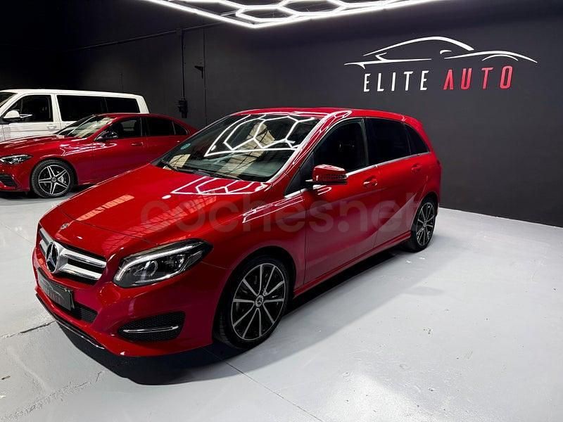Usado Mercedes B200 136 CV (100 kW) 2018 Rojo Monovolumen