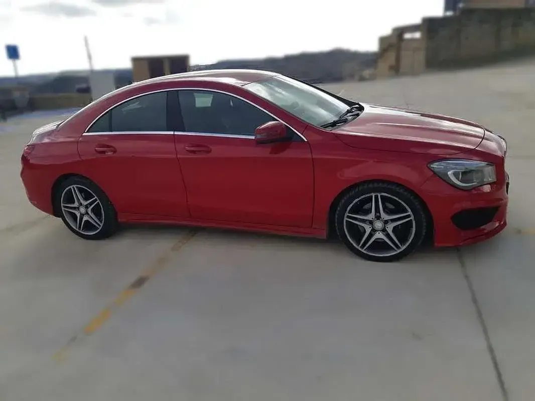 Usado Mercedes CLA220 AMG line 170 CV (125 kW) 2015 Rojo Coupe