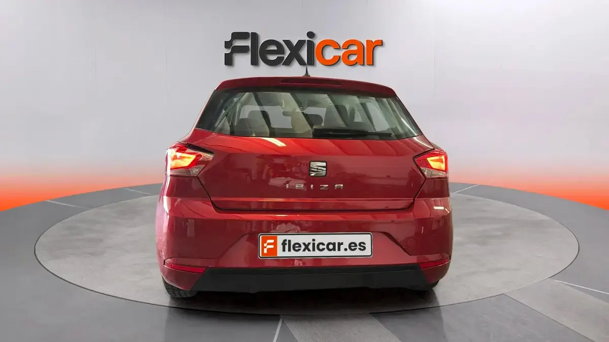 Usado Seat Ibiza Style 110 CV (80 kW) 2021 Rojo Utilitario
