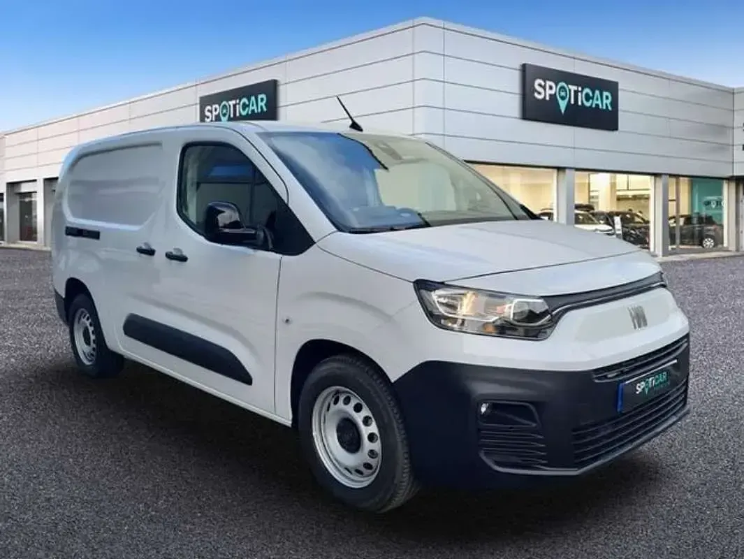Usado Fiat Doblò 100 kW (137 CV) 2023 Blanco Monovolumen