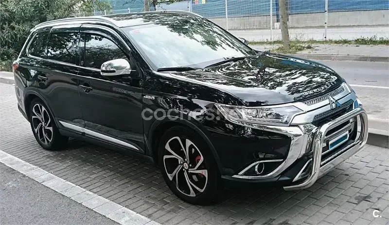 Usado Mitsubishi Outlander Motion 150 CV (110 kW) 2019 Negro SUV