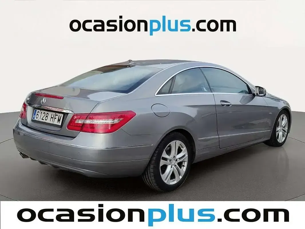 Usado Mercedes E200 184 CV (135 kW) 2011 Gris Coupe