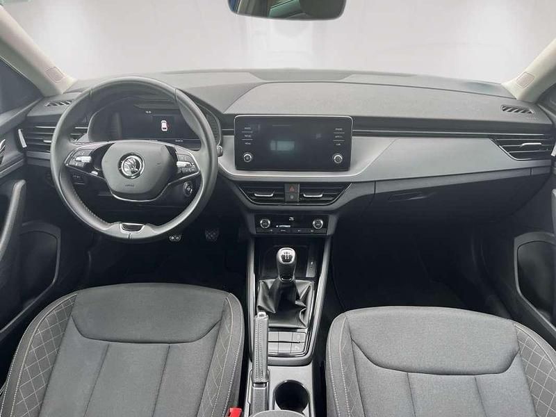 Usado Skoda Scala Ambition 95 CV (69 kW) 2022 Azul Utilitario