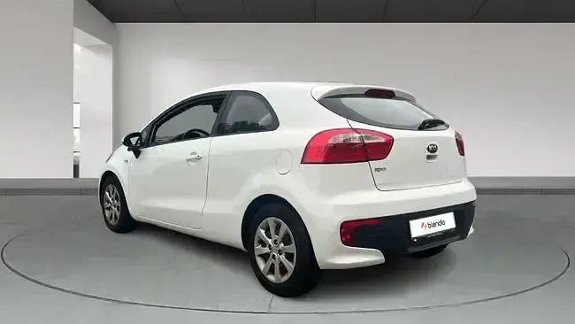 Usado Kia Rio 84 CV (61 kW) 2016 Blanco Utilitario