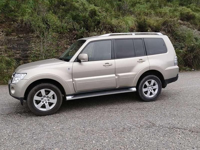 Usado Mitsubishi Montero Invite 160 CV (117 kW) 2009 Plateado SUV