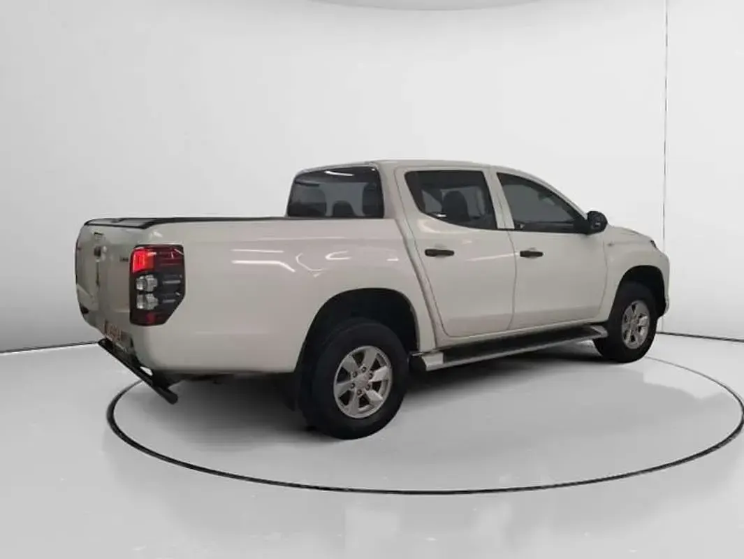 Usado Mitsubishi L200 150 CV (110 kW) 2021 Blanco Pickup/Camioneta