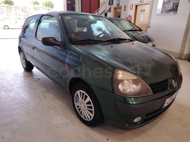 Usado Renault Clio II Expression 75 CV (55 kW) 2001 Verde Berlina