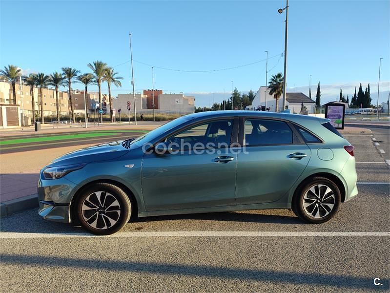 Verde Usado 2025 Kia Ceed Utilitario | 19.000 € (Precio justo) - Imagen 1/3