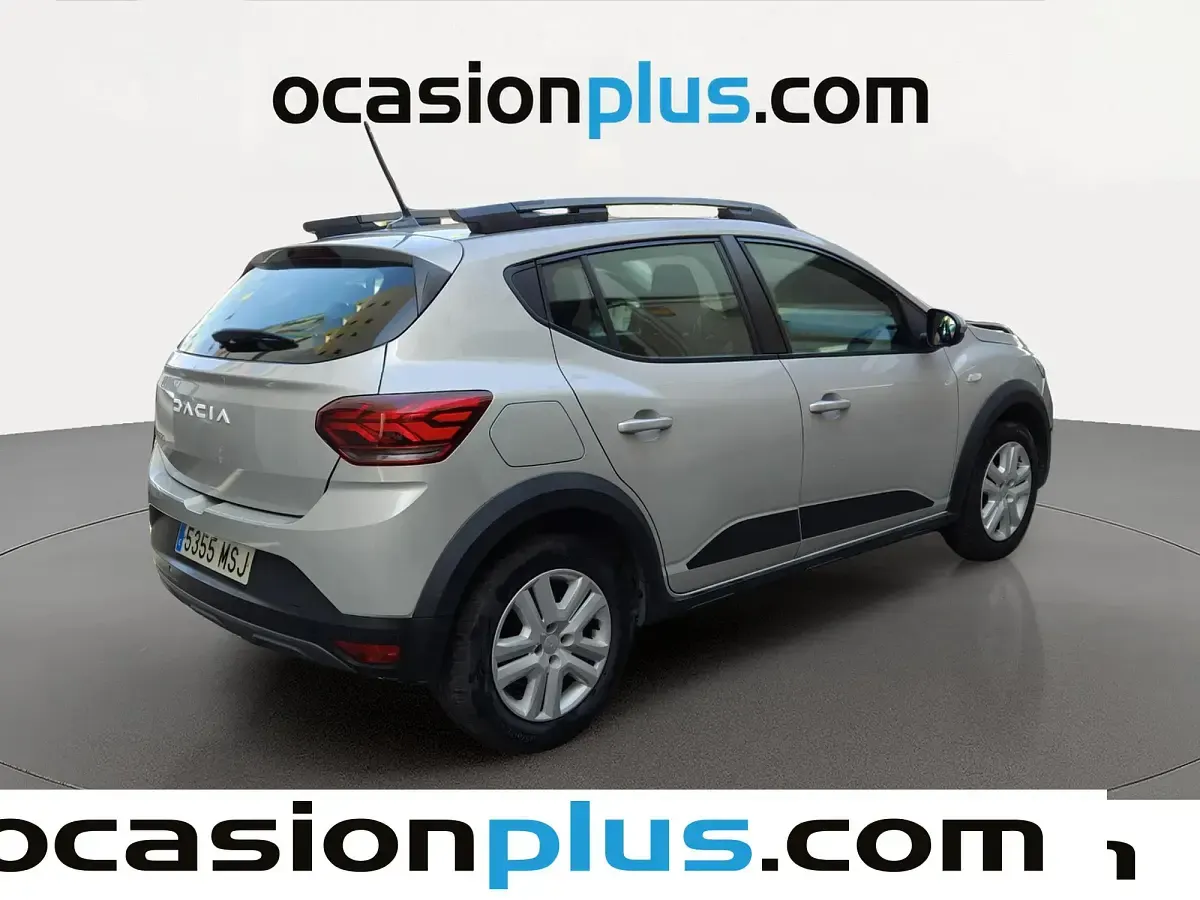 Usado Dacia Sandero Expression 91 CV (66 kW) 2024 Gris plata Utilitario