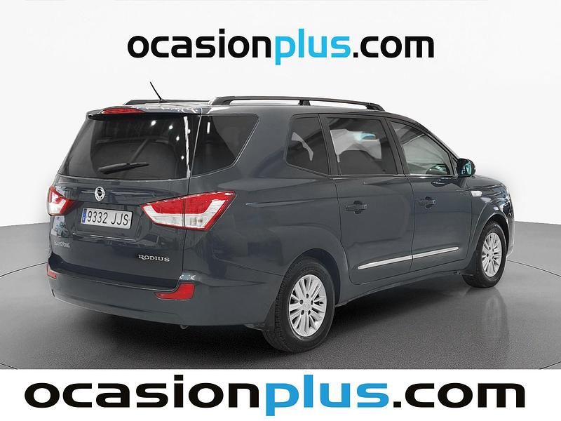 Usado SsangYong Rodius 155 CV (114 kW) 2015 Gris Monovolumen