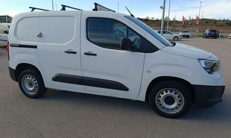 Usado Opel Combo 2021 Blanco Monovolumen