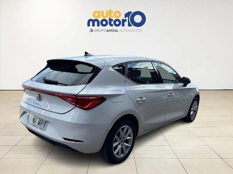 Usado Seat Leon Style 150 CV (110 kW) 2024 Blanco Berlina