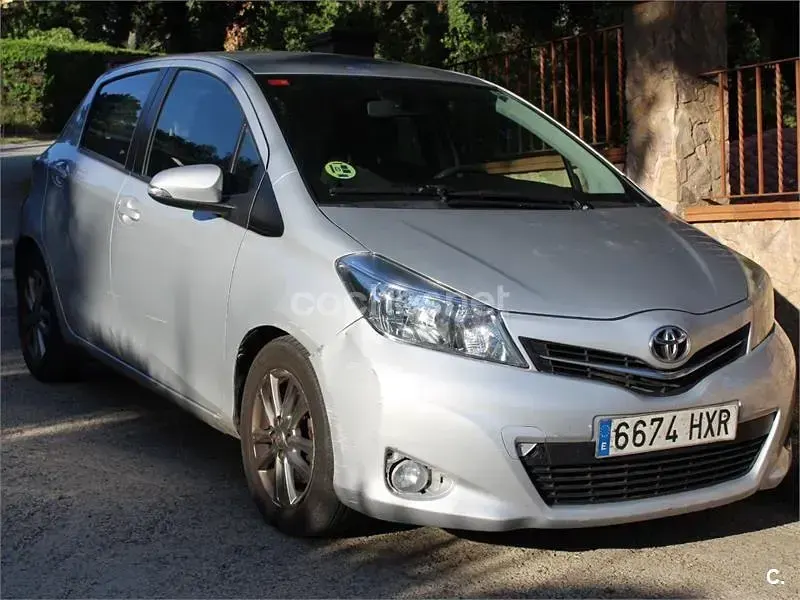 Usado Toyota Yaris Active 90 CV (66 kW) 2014 Gris / plata Utilitario