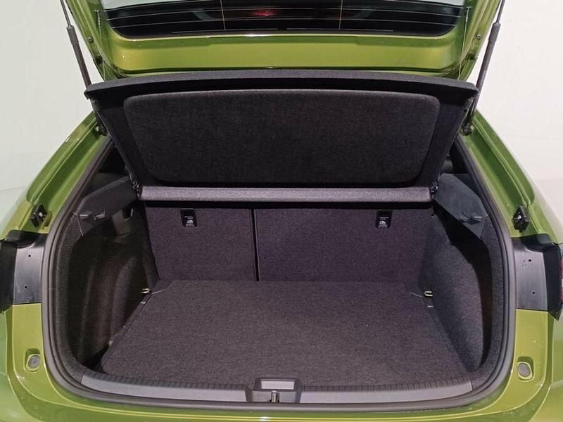 Usado VW Taigo R-line 115 CV (84 kW) 2024 Verde SUV