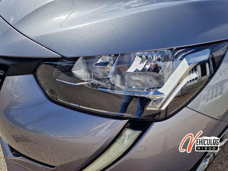Usado Peugeot 208 Active 102 CV (75 kW) 2021 Gris Utilitario