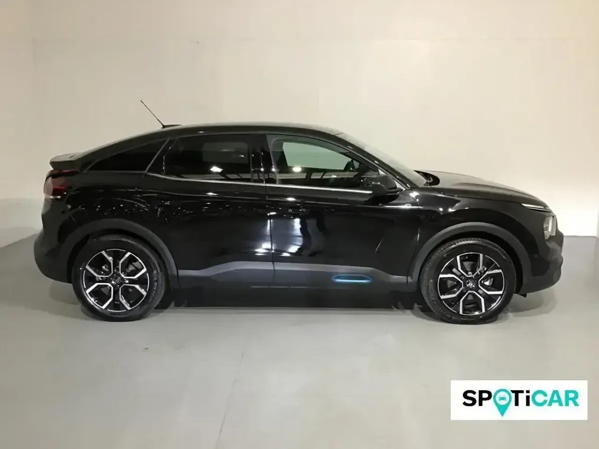 Usado Citroën e-C4 Shine 100 kW (136 CV) 2022 Negro