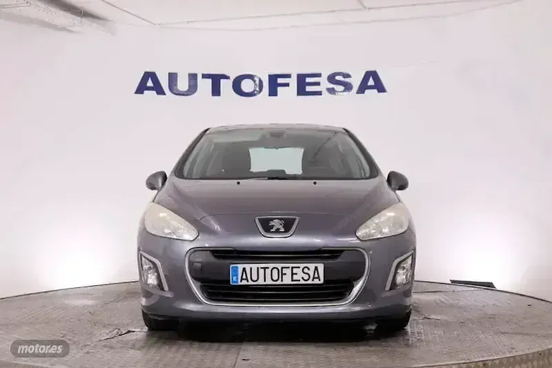 Usado Peugeot 308 Access 112 CV (82 kW) 2011 Gris