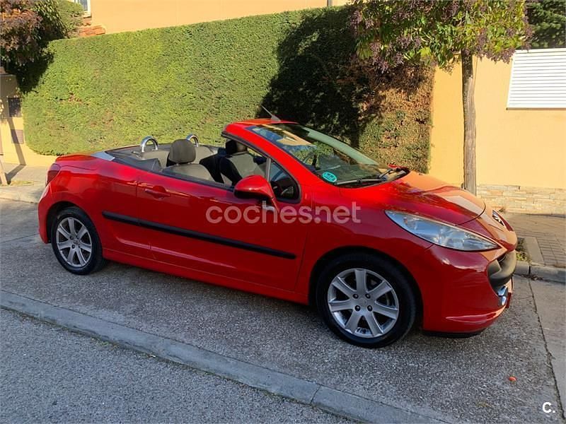Rojo Usado 2008 Peugeot 207 CC Descapotable | 6500 € (Un poco caro) - Imagen 1/4