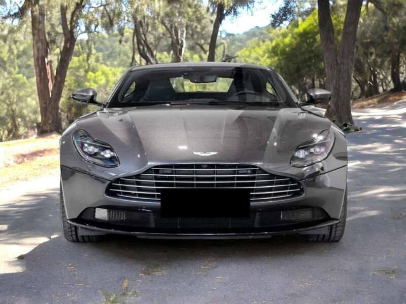 Gris Usado 2022 Aston Martin DB11 Coupe | 149.000 € - Imagen 1/4
