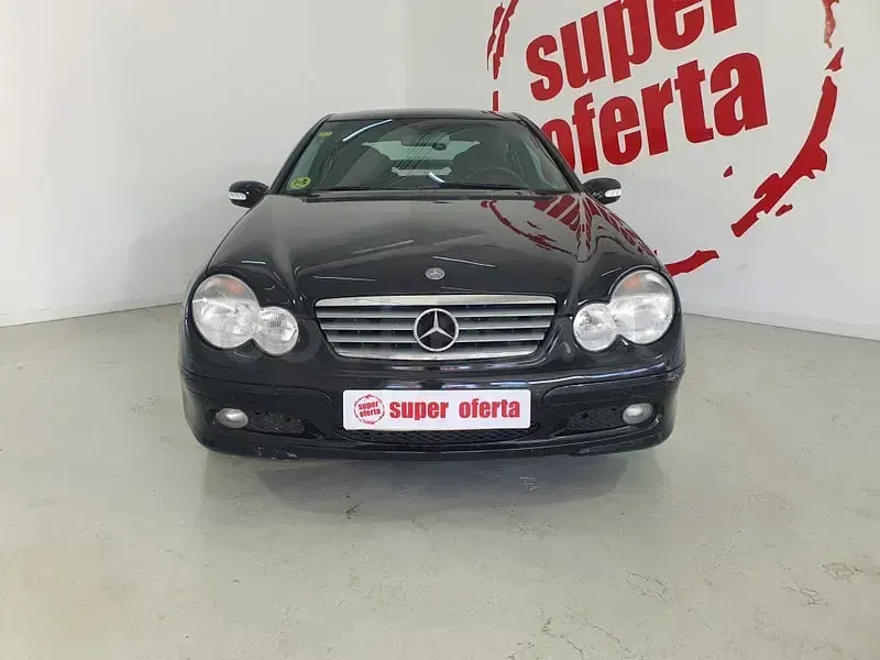 Usado Mercedes C180 143 CV (105 kW) 2003 Negro Berlina