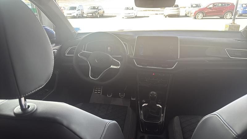 Usado VW T-Roc R-line 116 CV (85 kW) 2025 Lapiz blue metalizado SUV