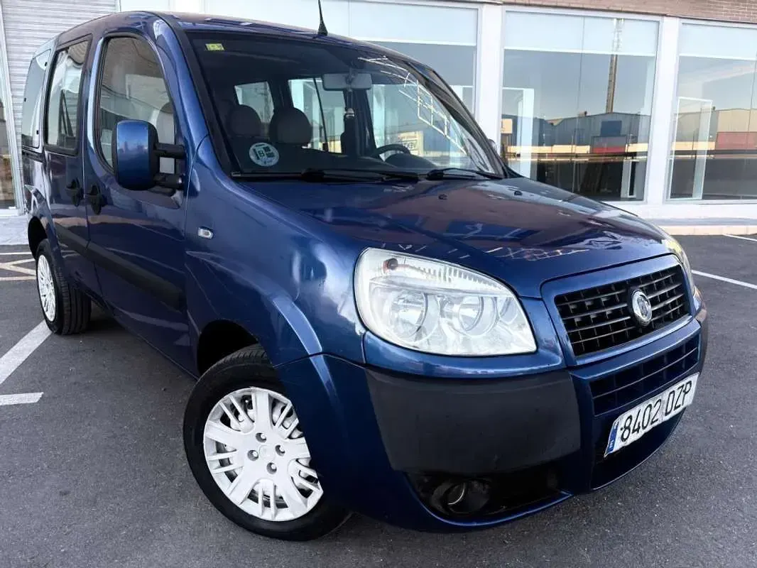 Usado Fiat Doblò Active 105 CV (77 kW) 2006 Azul Monovolumen