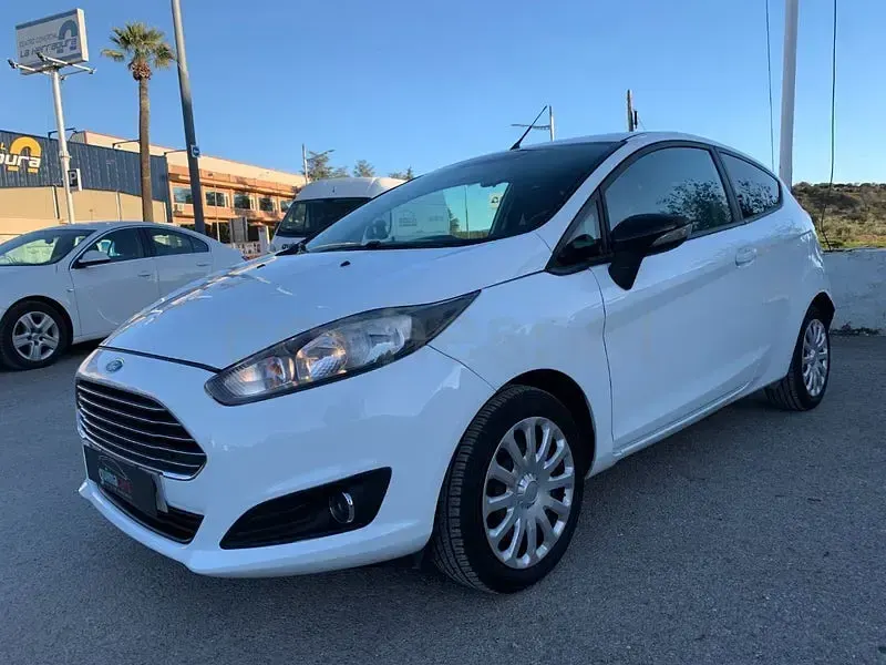 Usado Ford Fiesta Trend 75 CV (55 kW) 2013 Blanco Berlina