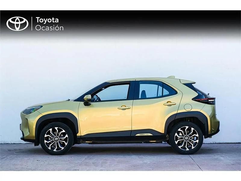 Usado Toyota Yaris Hybrid Active 116 CV (85 kW) 2024 Verde claro metalizado