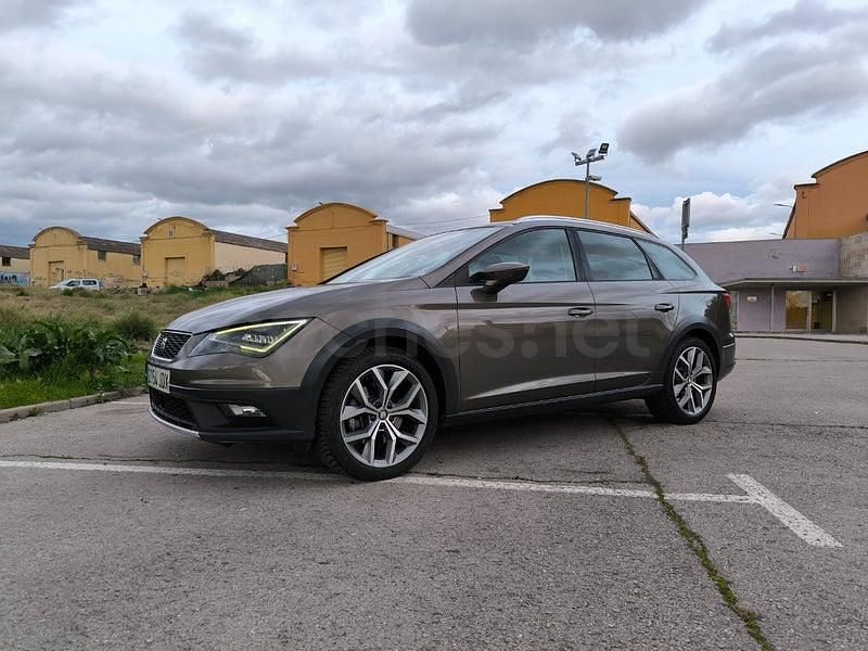 Usado Seat Leon 4Drive 184 CV (135 kW) 2015 Marrón Familiar