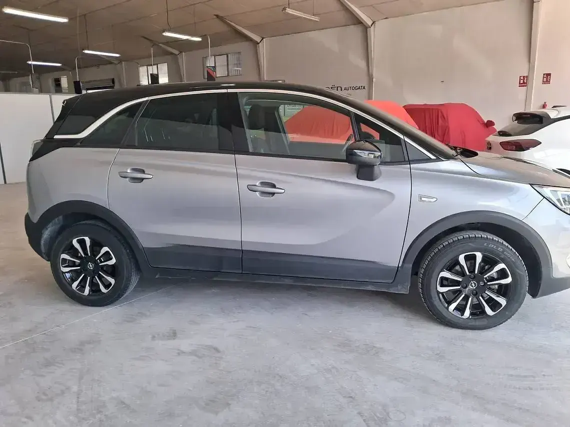 Usado Opel Crossland Ultimate 130 CV (95 kW) 2024 Gris SUV