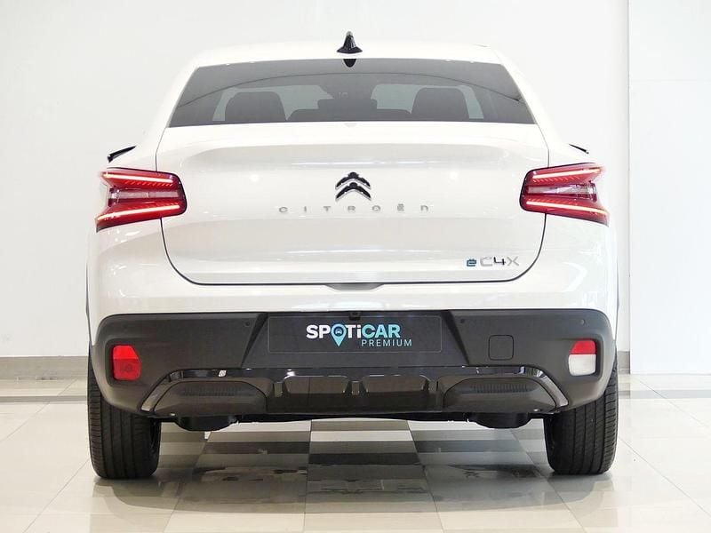 Usado Citroën e-C4 Shine 114 kW (156 CV) 2023 Blanco Berlina