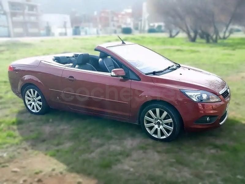 Usado Ford Focus Cabriolet Titanium 145 CV (106 kW) 2008 Granate Descapotable
