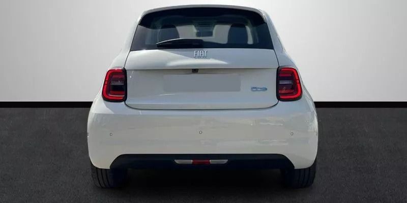 Usado Fiat 500e La Prima 86 kW (118 CV) 2023 Blanco Utilitario